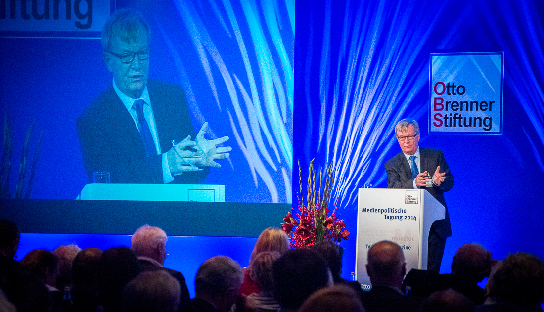 Prof. Bernd Gäbler während seiner Thesen-Rede | Foto: © Jörg Wagner